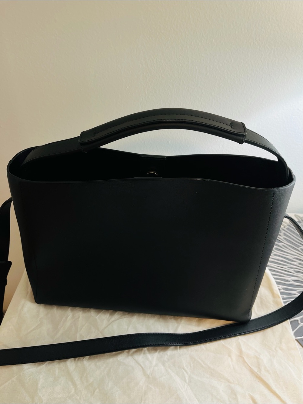 Hedda Grande Handbag Leather Black